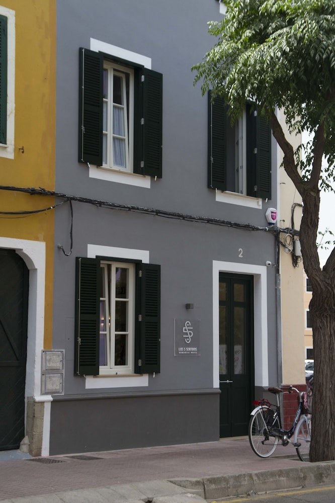 Hotel Romantic Los 5 Sentidos — Hotel building in Ciutadella de Menorca, Balearic Islands