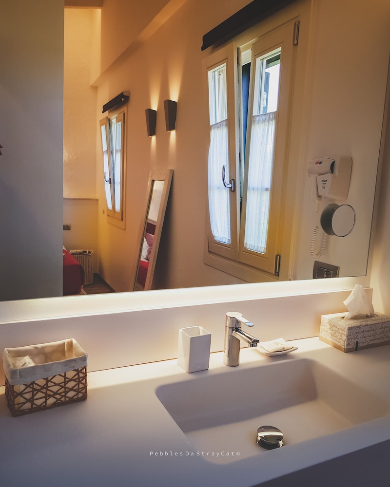 Hotel Romantic Los 5 Sentidos — Hotel rooms in Ciutadella de Menorca, Balearic Islands