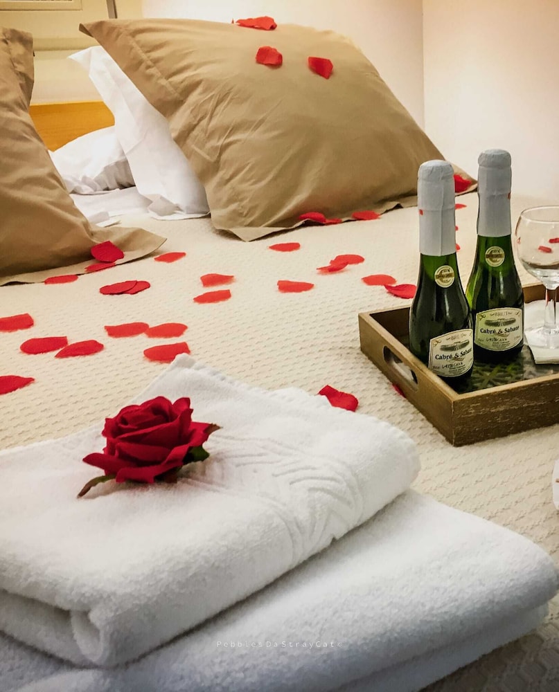 Hotel Romantic Los 5 Sentidos — Hotel rooms in Ciutadella de Menorca, Balearic Islands