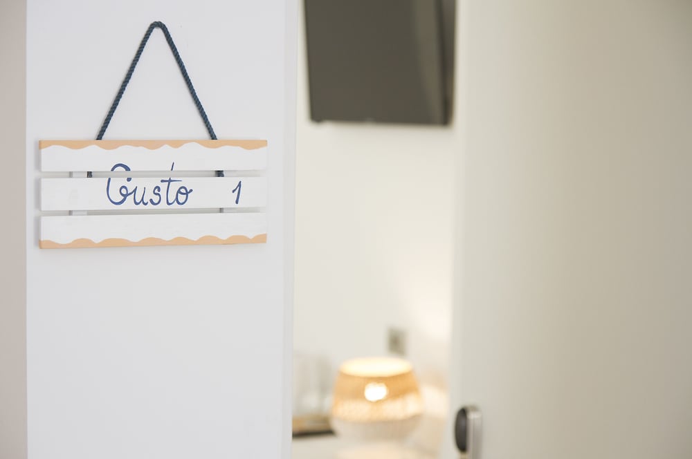 Hotel Romantic Los 5 Sentidos — Hotel rooms in Ciutadella de Menorca, Balearic Islands