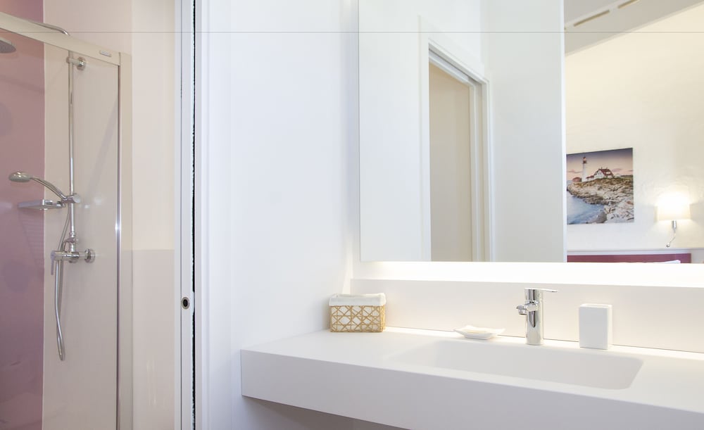 Hotel Romantic Los 5 Sentidos — Hotel rooms in Ciutadella de Menorca, Balearic Islands