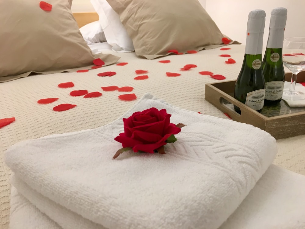Hotel Romantic Los 5 Sentidos — Hotel rooms in Ciutadella de Menorca, Balearic Islands