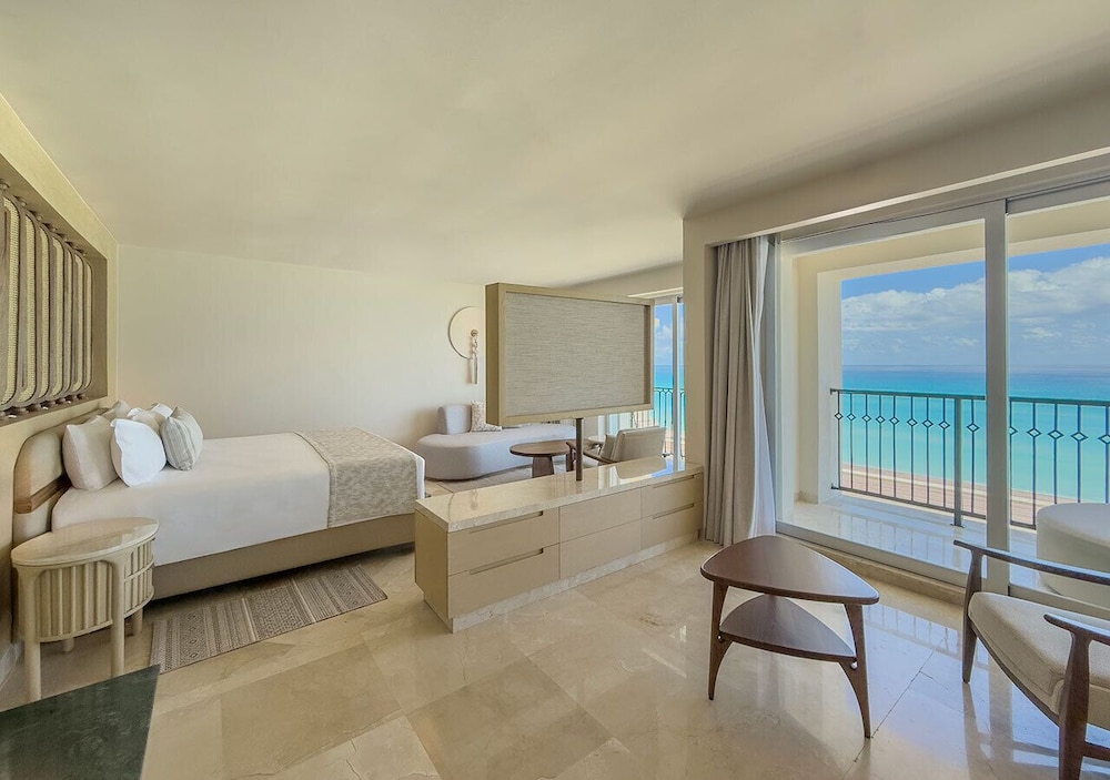 Grand Park Royal Cancun -  All Inclusive — Hotel rooms in Cancun, Quintana Roo