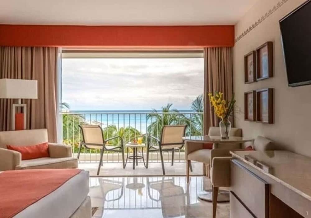 Grand Park Royal Cancun -  All Inclusive — Hotel rooms in Cancun, Quintana Roo