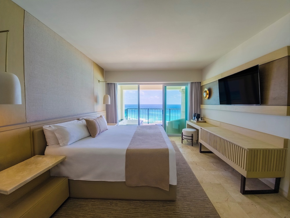 Grand Park Royal Cancun -  All Inclusive — Hotel rooms in Cancun, Quintana Roo