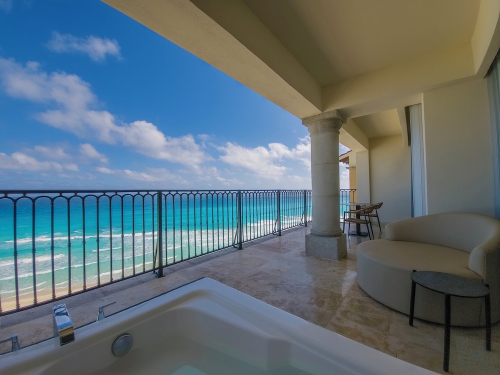 Grand Park Royal Cancun -  All Inclusive — Hotel rooms in Cancun, Quintana Roo