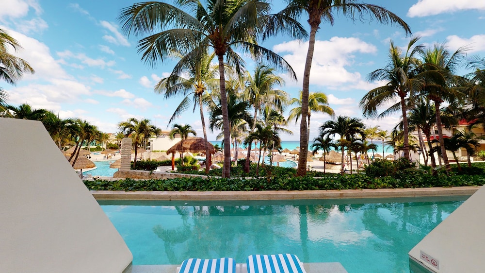 Grand Park Royal Cancun -  All Inclusive — Swimming pool in Cancun, Quintana Roo