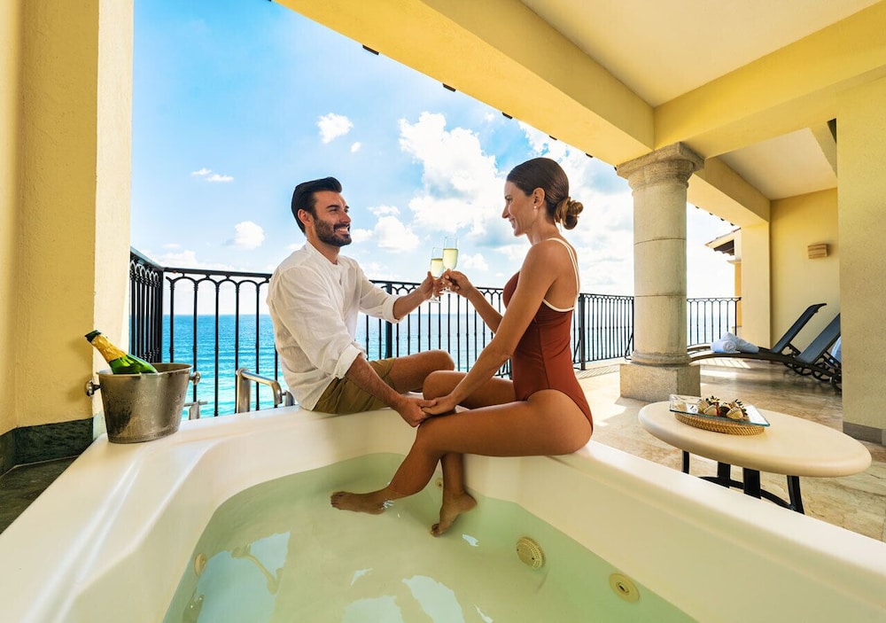 Grand Park Royal Cancun -  All Inclusive — Hotel rooms in Cancun, Quintana Roo
