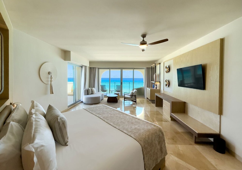 Grand Park Royal Cancun -  All Inclusive — Hotel rooms in Cancun, Quintana Roo