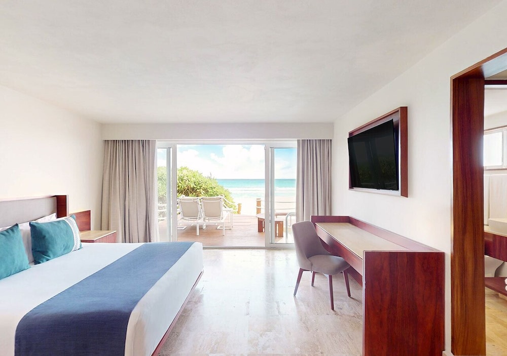 Grand Park Royal Cancun -  All Inclusive — Hotel rooms in Cancun, Quintana Roo
