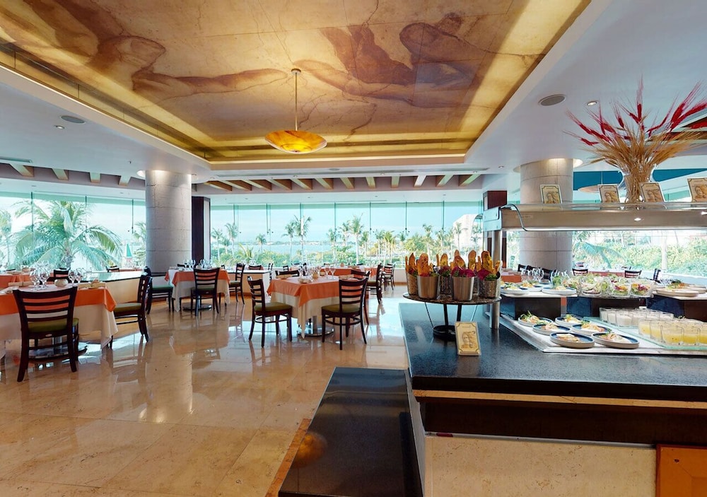 Grand Park Royal Cancun -  All Inclusive — Restaurant & bars in Cancun, Quintana Roo