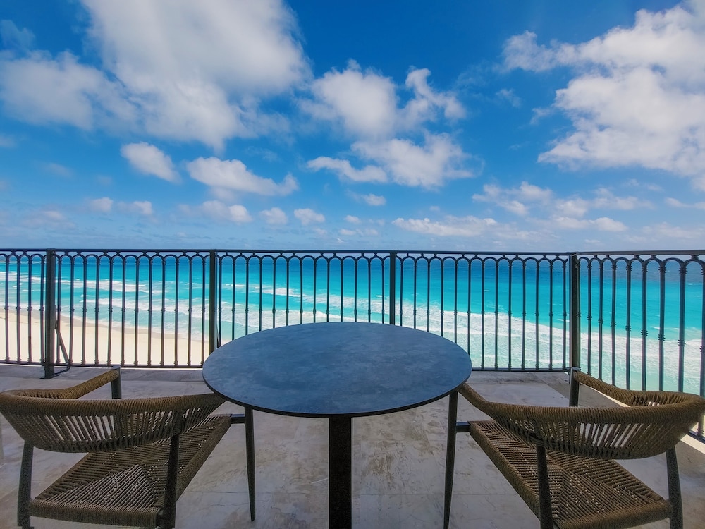 Grand Park Royal Cancun -  All Inclusive — Hotel rooms in Cancun, Quintana Roo