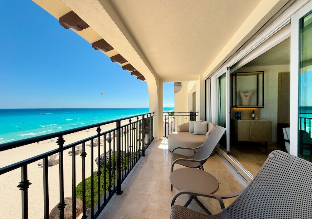 Grand Park Royal Cancun -  All Inclusive — Hotel rooms in Cancun, Quintana Roo