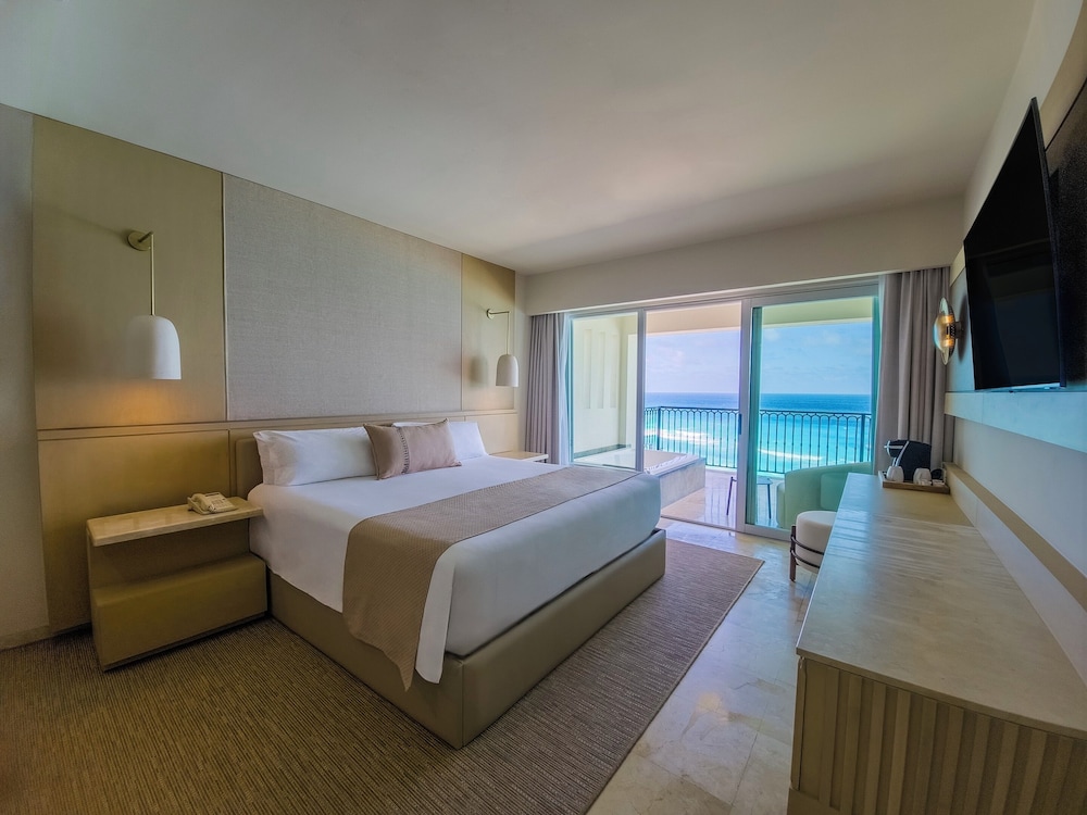Grand Park Royal Cancun -  All Inclusive — Hotel rooms in Cancun, Quintana Roo