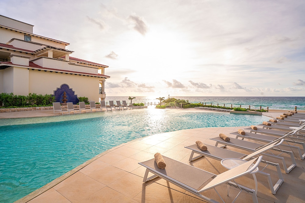 Grand Park Royal Cancun -  All Inclusive — Swimming pool in Cancun, Quintana Roo