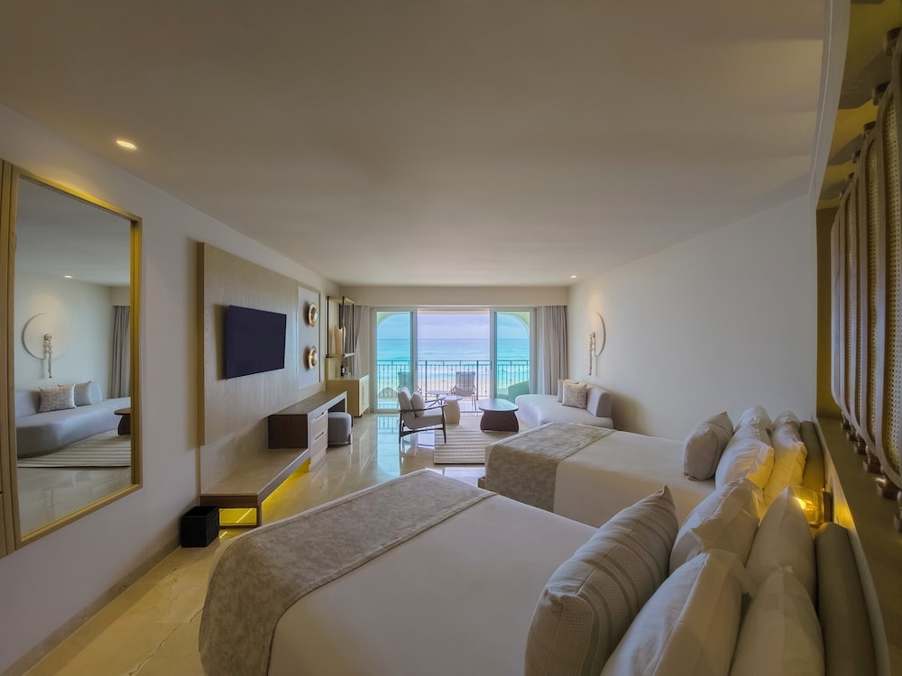 Grand Park Royal Cancun -  All Inclusive — Hotel rooms in Cancun, Quintana Roo