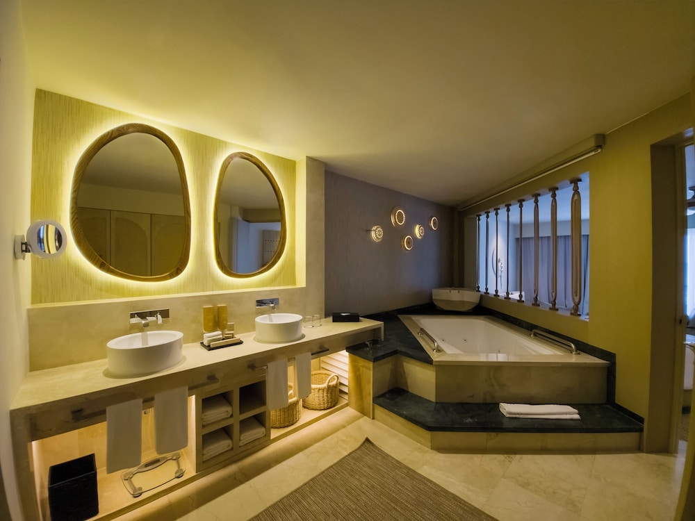 Grand Park Royal Cancun -  All Inclusive — Hotel rooms in Cancun, Quintana Roo