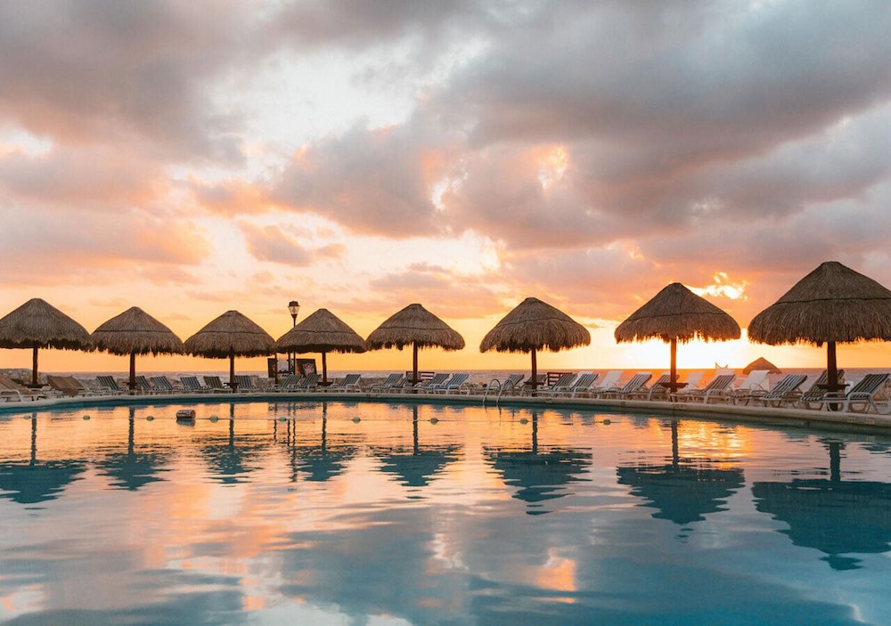 Grand Park Royal Cancun -  All Inclusive — Swimming pool in Cancun, Quintana Roo