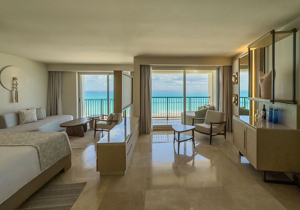 Grand Park Royal Cancun -  All Inclusive — Hotel rooms in Cancun, Quintana Roo