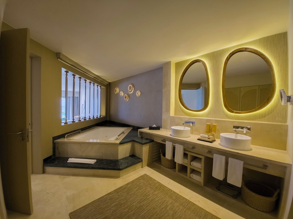 Grand Park Royal Cancun -  All Inclusive — Hotel rooms in Cancun, Quintana Roo