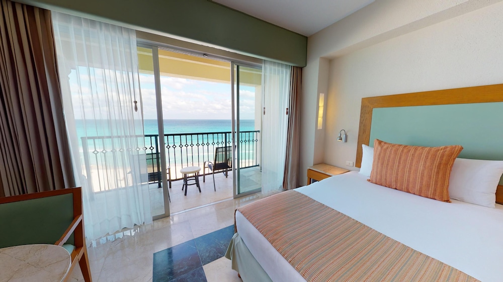 Grand Park Royal Cancun -  All Inclusive — Hotel rooms in Cancun, Quintana Roo