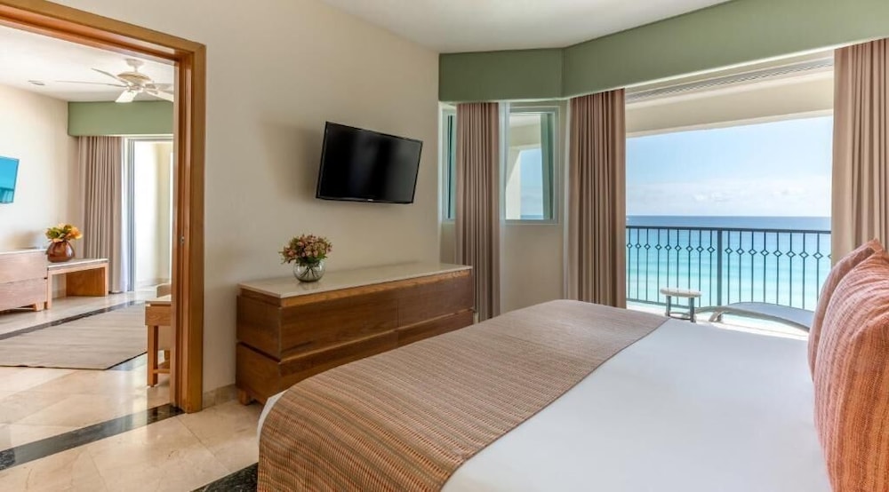 Grand Park Royal Cancun -  All Inclusive — Hotel rooms in Cancun, Quintana Roo