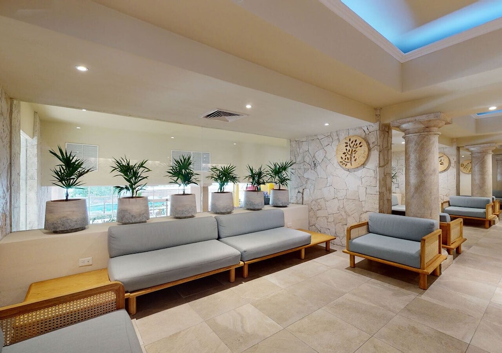 Grand Park Royal Cancun -  All Inclusive — Hotel building in Cancun, Quintana Roo