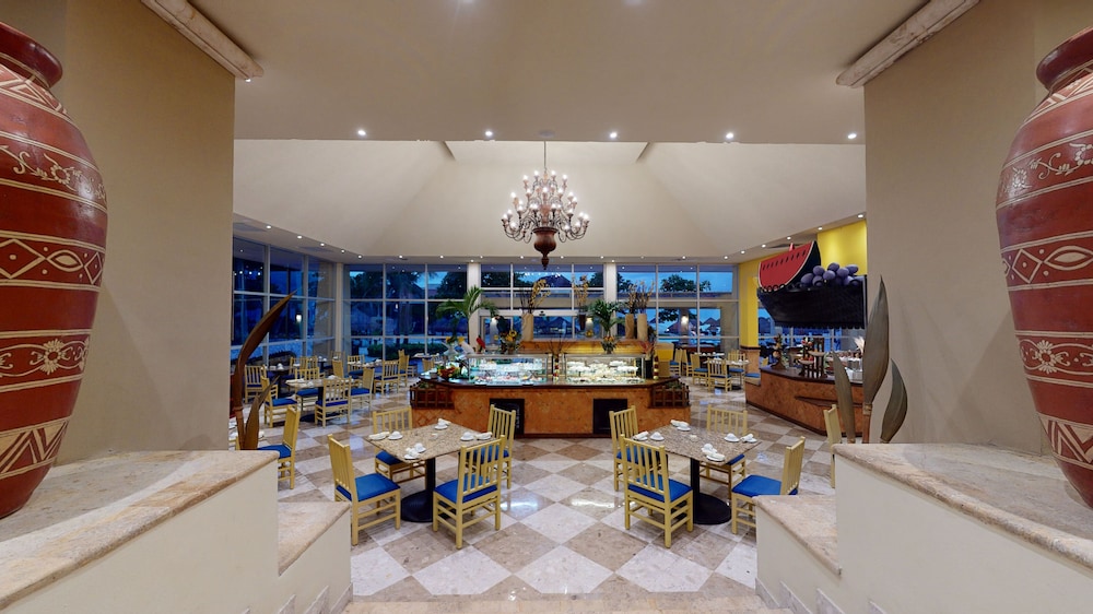 Grand Park Royal Cancun -  All Inclusive — Restaurant & bars in Cancun, Quintana Roo
