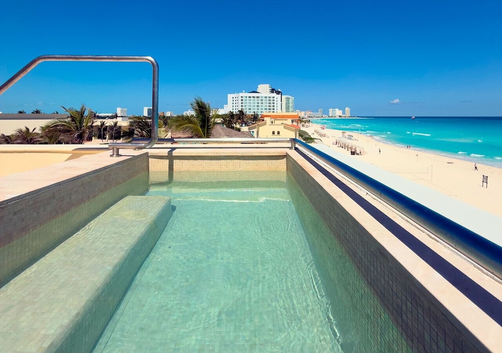 Grand Park Royal Cancun -  All Inclusive — Swimming pool in Cancun, Quintana Roo