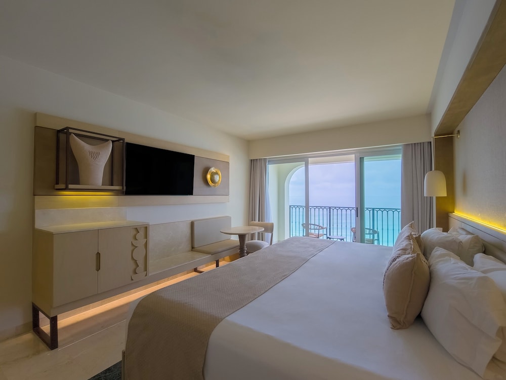 Grand Park Royal Cancun -  All Inclusive — Hotel rooms in Cancun, Quintana Roo