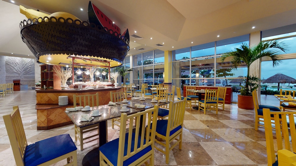 Grand Park Royal Cancun -  All Inclusive — Restaurant & bars in Cancun, Quintana Roo