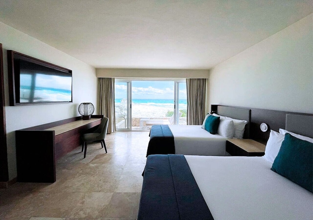 Grand Park Royal Cancun -  All Inclusive — Hotel rooms in Cancun, Quintana Roo