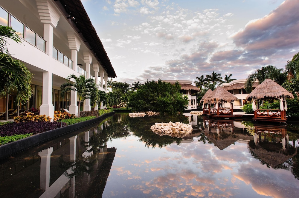 Grand Riviera Princess - All Inclusive — Hotel building in Playa del Carmen, Quintana Roo