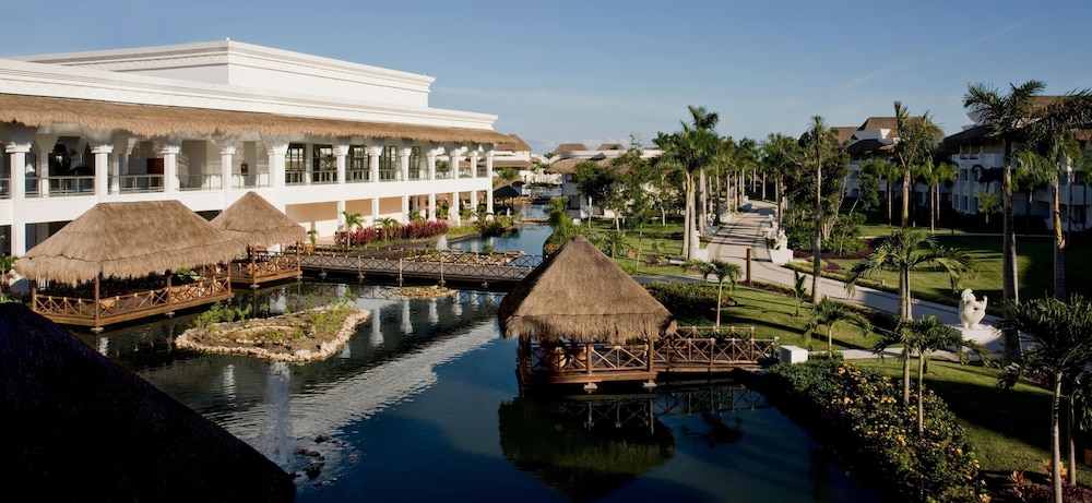 Grand Riviera Princess - All Inclusive — Hotel building in Playa del Carmen, Quintana Roo