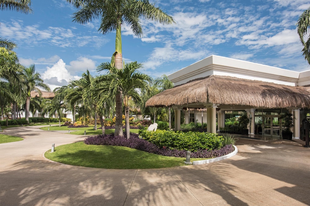 Grand Riviera Princess - All Inclusive — Hotel building in Playa del Carmen, Quintana Roo