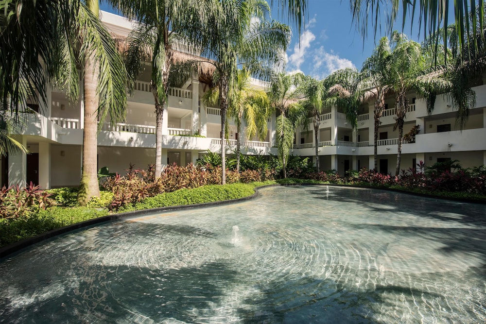 Grand Riviera Princess - All Inclusive — Hotel building in Playa del Carmen, Quintana Roo