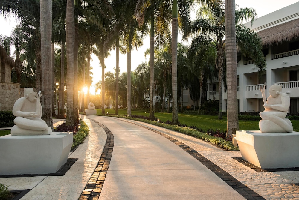Grand Riviera Princess - All Inclusive — Hotel building in Playa del Carmen, Quintana Roo
