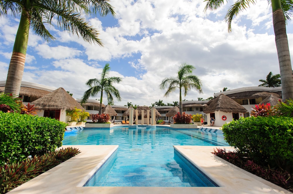 Grand Riviera Princess - All Inclusive — Swimming pool in Playa del Carmen, Quintana Roo