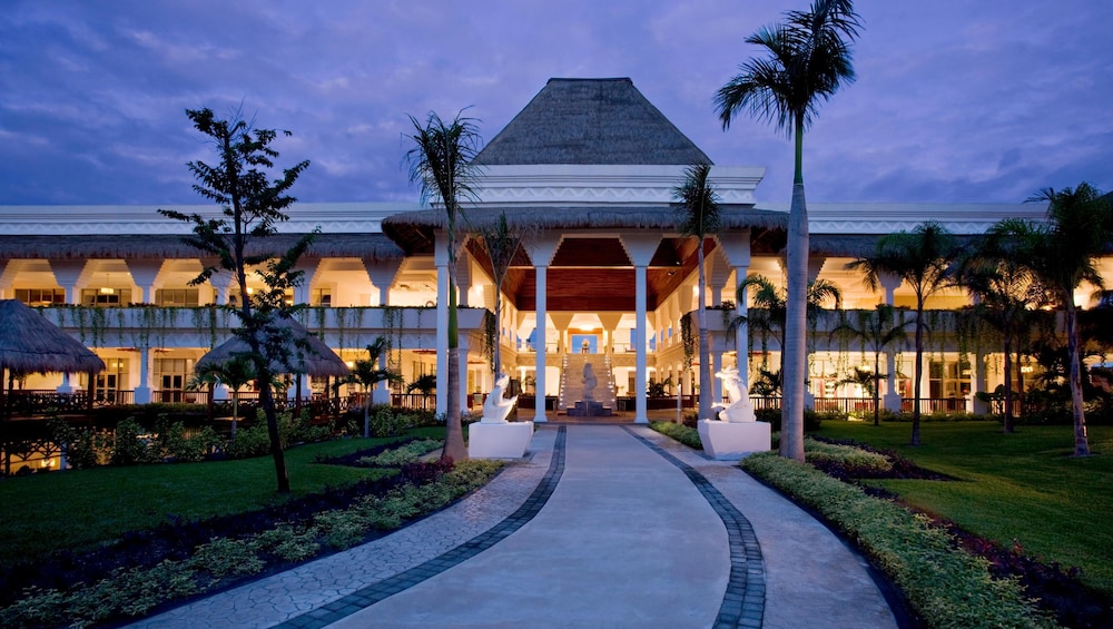 Grand Riviera Princess - All Inclusive — Hotel building in Playa del Carmen, Quintana Roo