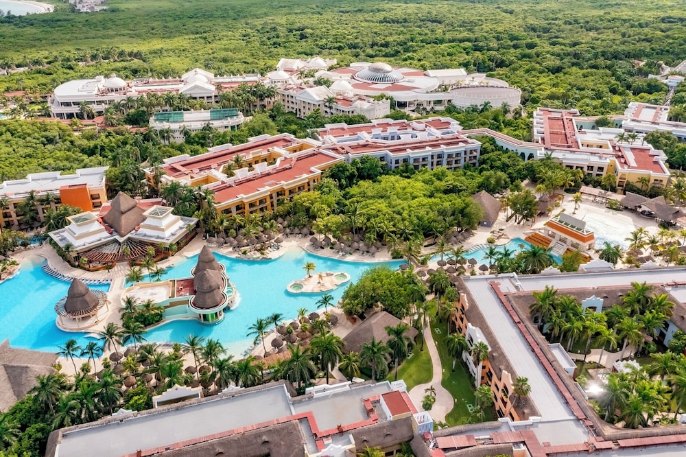 Iberostar Selection Paraíso Lindo - All Inclusive — Hotel building in Playa del Carmen, Quintana Roo