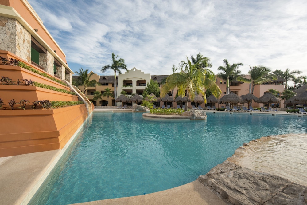 Iberostar Selection Paraíso Lindo - All Inclusive — Swimming pool in Playa del Carmen, Quintana Roo