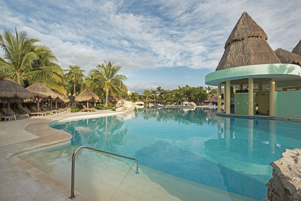Iberostar Selection Paraíso Lindo - All Inclusive — Swimming pool in Playa del Carmen, Quintana Roo