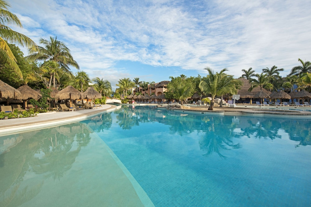 Iberostar Selection Paraíso Lindo - All Inclusive — Swimming pool in Playa del Carmen, Quintana Roo