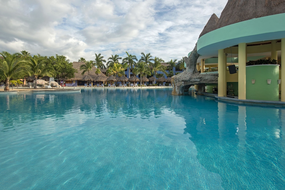 Iberostar Selection Paraíso Lindo - All Inclusive — Swimming pool in Playa del Carmen, Quintana Roo