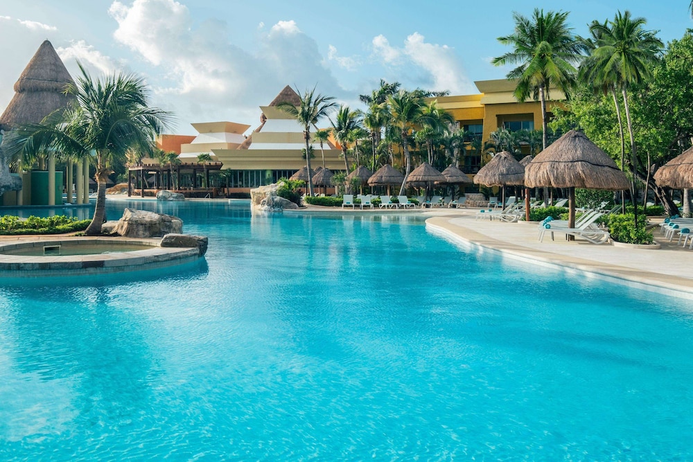 Iberostar Selection Paraíso Lindo - All Inclusive — Swimming pool in Playa del Carmen, Quintana Roo
