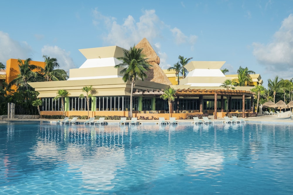Iberostar Selection Paraíso Lindo - All Inclusive — Hotel building in Playa del Carmen, Quintana Roo