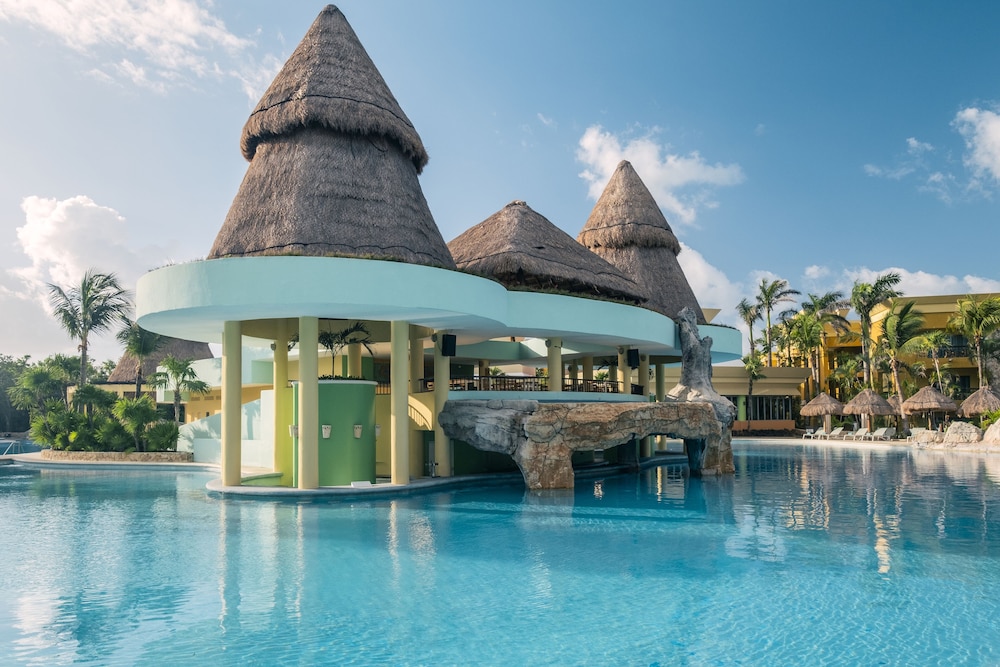Iberostar Selection Paraíso Lindo - All Inclusive — Swimming pool in Playa del Carmen, Quintana Roo