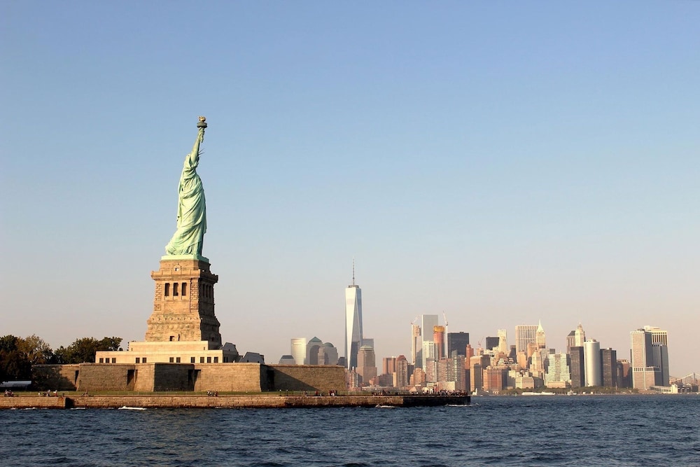 Royalton Park Avenue — Attractions in the area in New York City, New York State