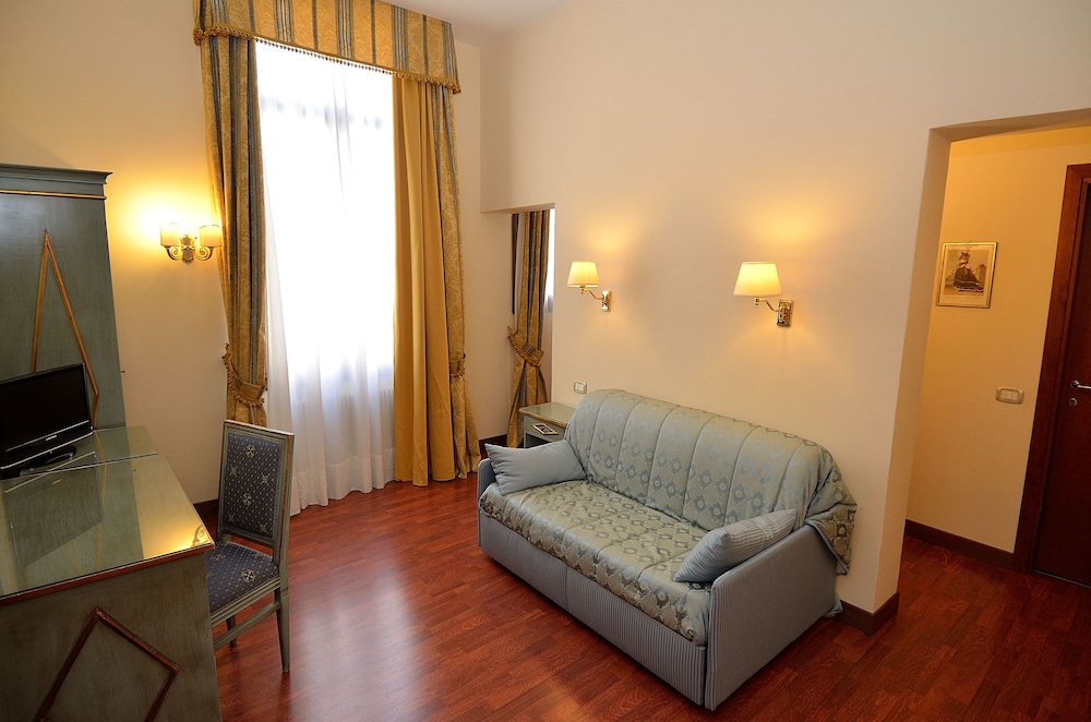 Locanda La Corte — Hotel rooms in Venice, Veneto
