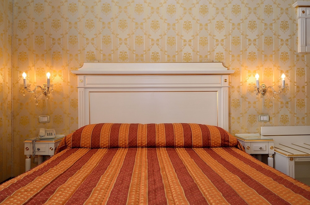 Locanda La Corte — Hotel rooms in Venice, Veneto